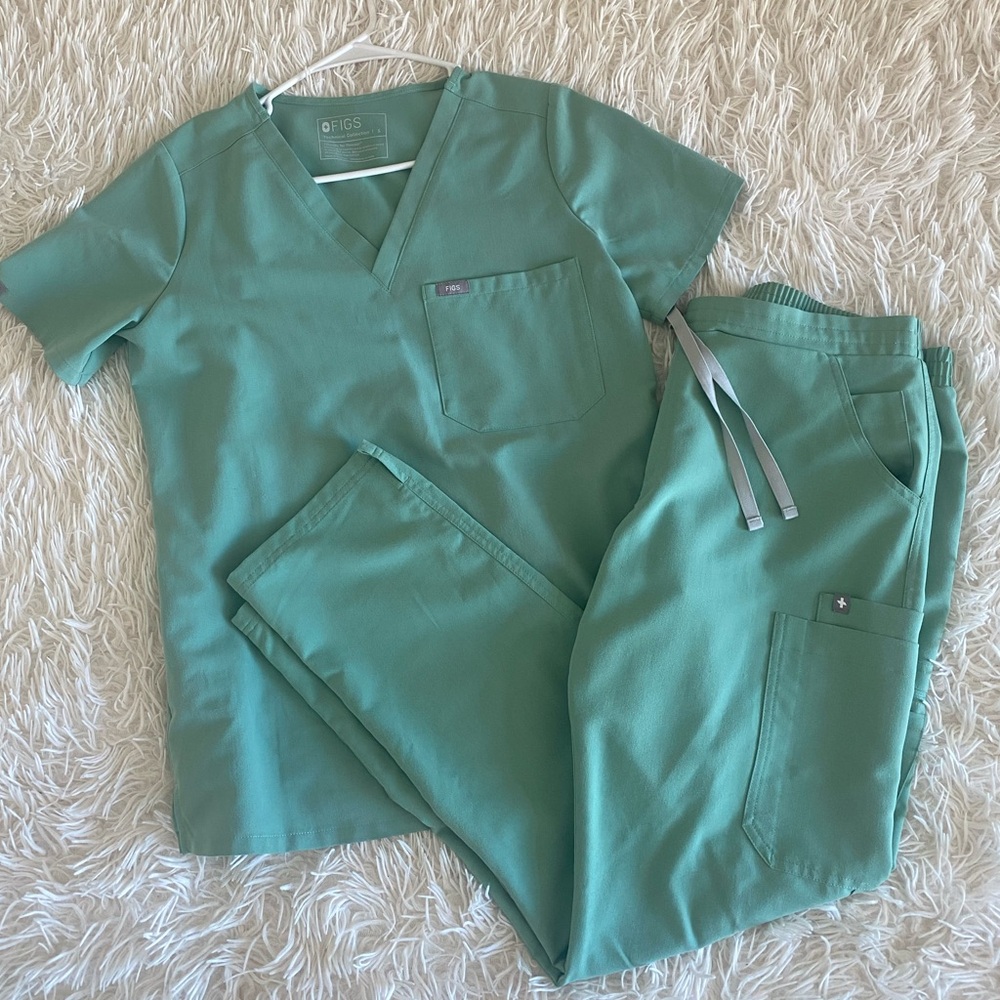 FIGS LIMITED EDITION “Jade” Sage/Mint Green Catarina Scrub Top Yola Scrub Pants